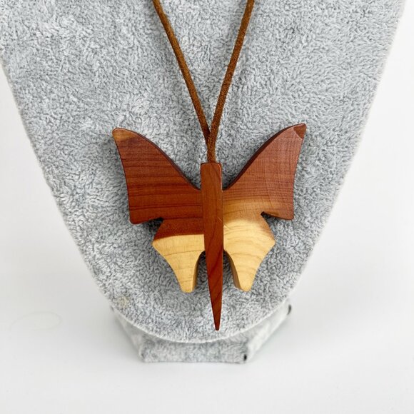 Vintage 1970's Wooden Butterfly Long Boho Hippie Necklace Leather Strap Bohemian - Picture 4 of 5